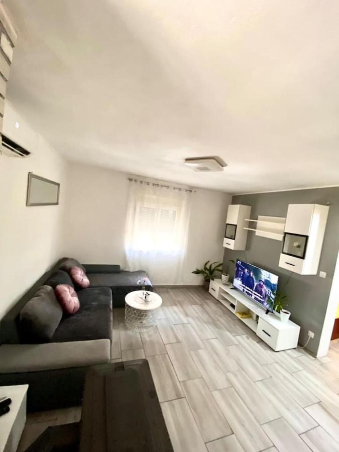 Dama Apartment Kastela Bagian luar foto