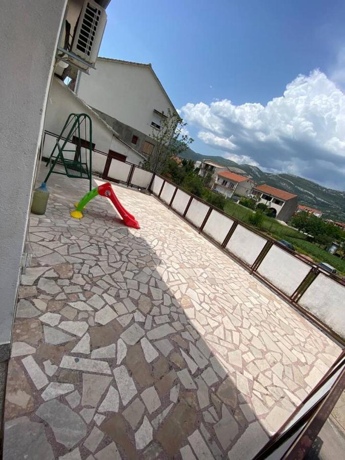 Dama Apartment Kastela Bagian luar foto