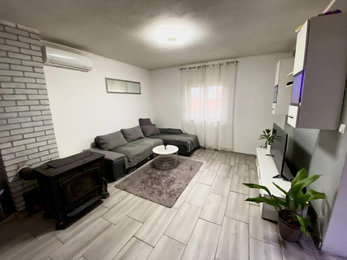 Dama Apartment Kastela Bagian luar foto