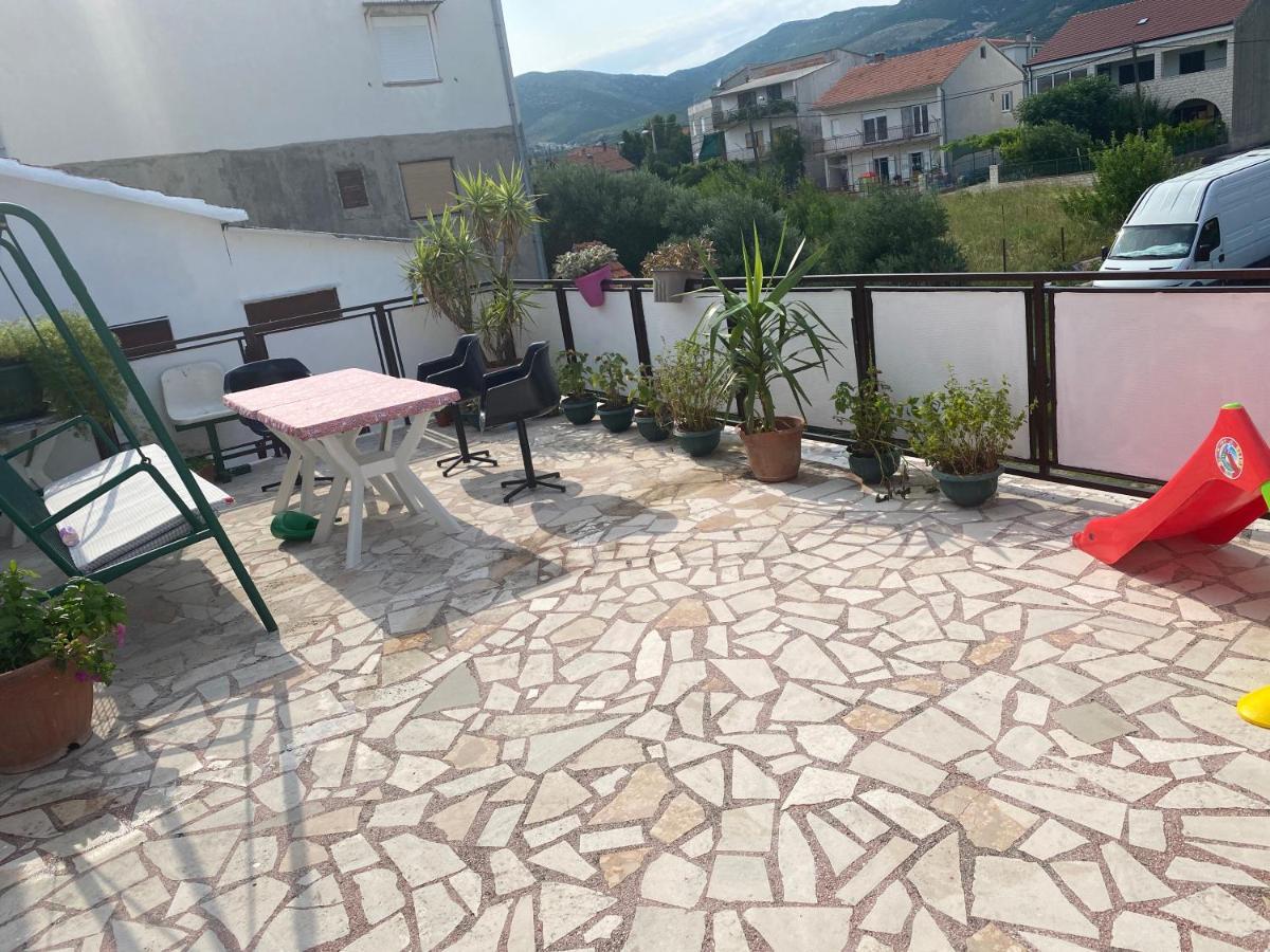 Dama Apartment Kastela Bagian luar foto